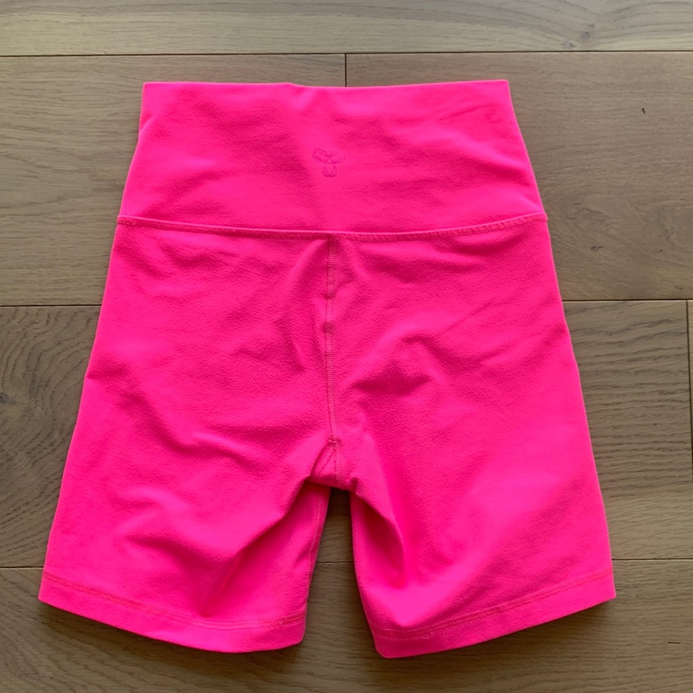 Aritzia Women's Neon Pink Athletic Bike Shorts